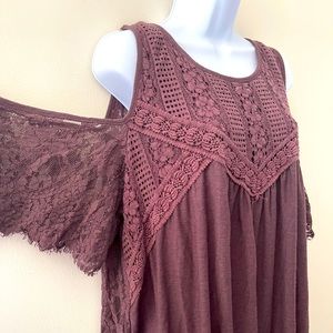 [Plus Size] Lace Short Sleeved Cold Shoulder